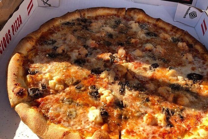 Christmas Cove and Pizza Pi Happy Hour Sail Tour - Key points at a glance