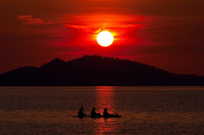 Illuminated Night Kayaking at the Elysian Resort - Small-group guiding with Kai and Jordan