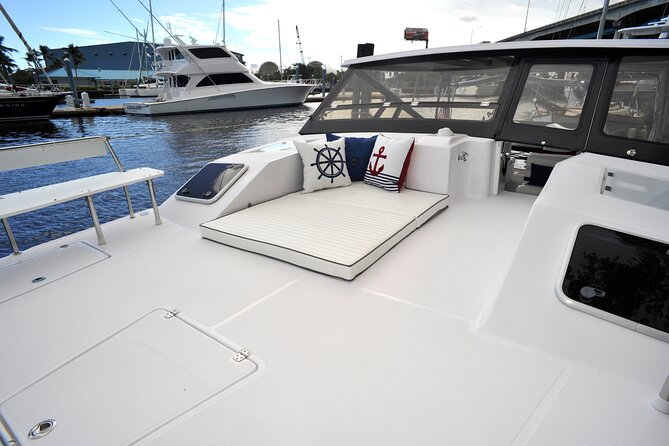 Private Luxury Power Catamaran. Enjoy USVI Aboard MV Hydra - Comfort aboard the Gemini Freestyle 40