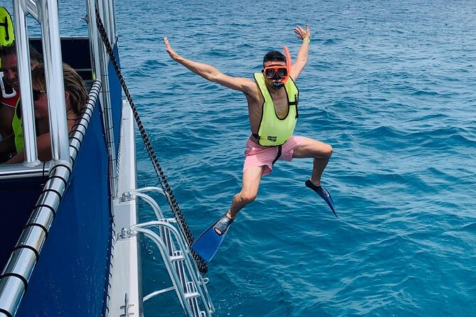 St. James Snorkel & Pizza Pi Lunch - Pizza Pi lunch and the onboard bar