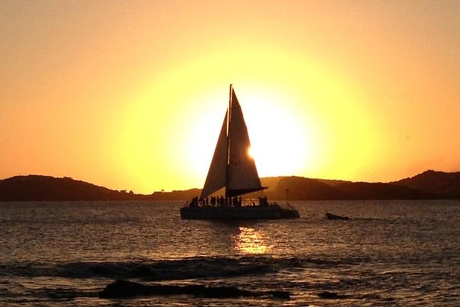 Sunset Sail with Cocktails and Appetizers - Cocktails, beer, wine, and light snacks